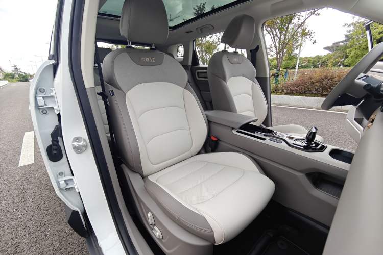 Used Geely Auto icon 2026 Model Chocolate 1.5TD Pure & Refined Edition Right Front Seat