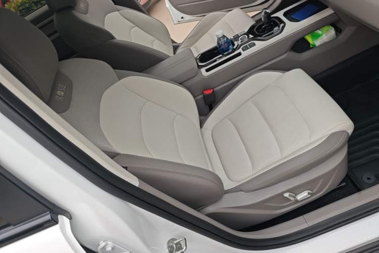 Used Geely Auto icon 2026 Model Chocolate 1.5TD Pure & Refined Edition Right Front Seat