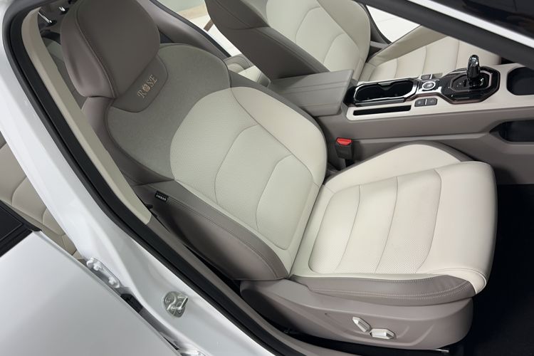 Used Geely Auto icon 2026 Model Chocolate 1.5TD Pure & Refined Edition Right Front Seat