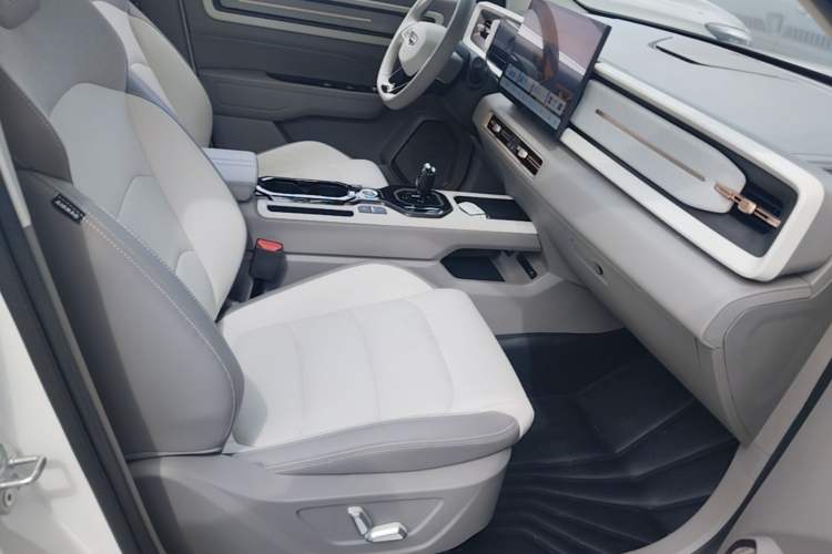 Used Geely Auto icon 2026 Model Chocolate 1.5TD Pure & Refined Edition Right Front Seat