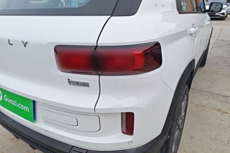 Used Geely Auto icon 2026 Model Chocolate 1.5TD Pure & Refined Edition Right Rear Taillight