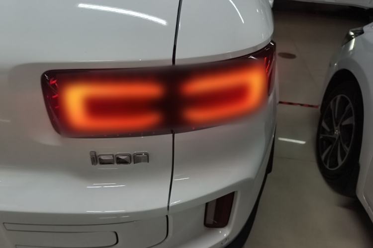 Used Geely Auto icon 2026 Model Chocolate 1.5TD Pure & Refined Edition Right Rear Taillight