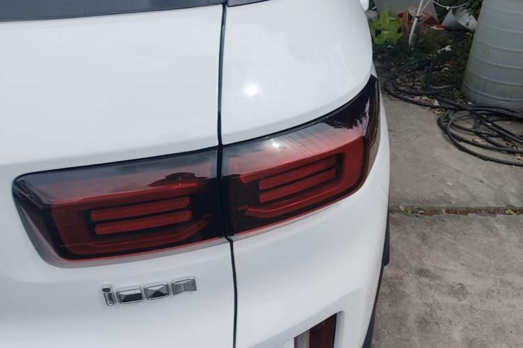 Used Geely Auto icon 2026 Model Chocolate 1.5TD Pure & Refined Edition Right Rear Taillight