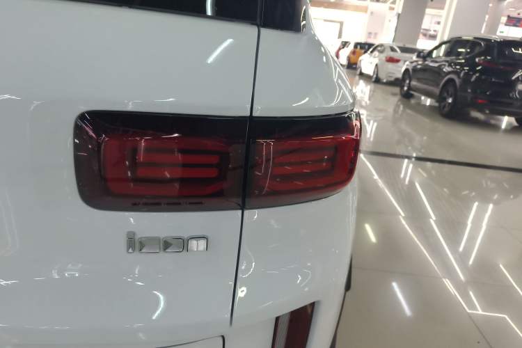 Used Geely Auto icon 2026 Model Chocolate 1.5TD Pure & Refined Edition Right Rear Taillight