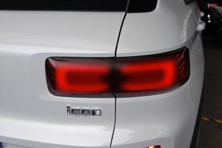 Used Geely Auto icon 2026 Model Chocolate 1.5TD Pure & Refined Edition Right Rear Taillight