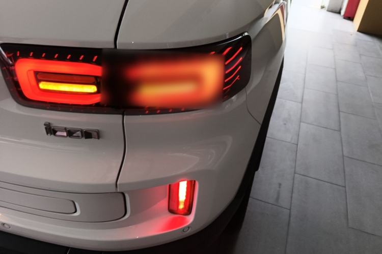 Used Geely Auto icon 2026 Model Chocolate 1.5TD Pure & Refined Edition Right Rear Taillight