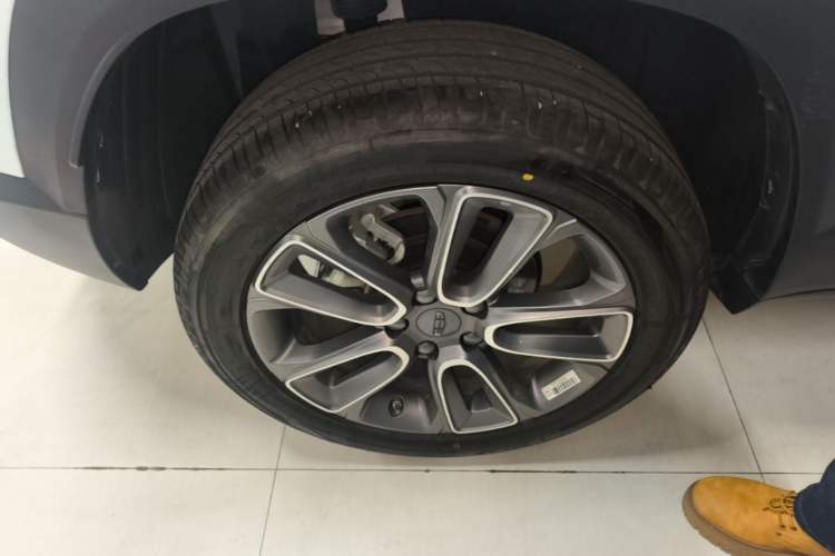 Used Geely Auto icon 2026 Model Chocolate 1.5TD Pure & Refined Edition Right Rear Wheel Hub