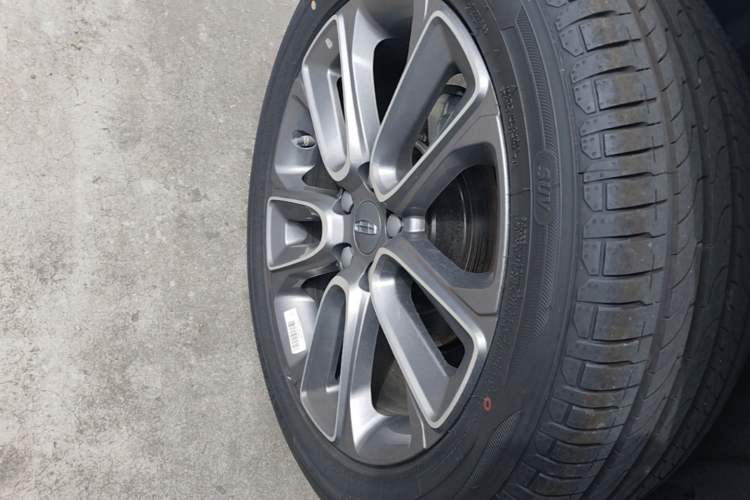 Used Geely Auto icon 2026 Model Chocolate 1.5TD Pure & Refined Edition Right Rear Wheel Hub