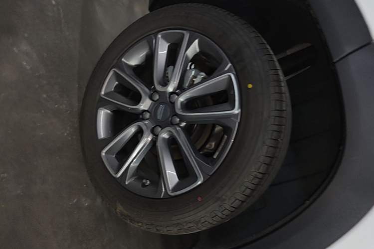 Used Geely Auto icon 2026 Model Chocolate 1.5TD Pure & Refined Edition Right Rear Wheel Hub