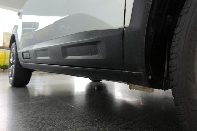 Used Geely Auto icon 2026 Model Chocolate 1.5TD Pure & Refined Edition Right Side Sill