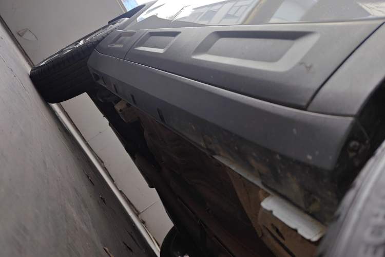 Used Geely Auto icon 2026 Model Chocolate 1.5TD Pure & Refined Edition Right Side Sill