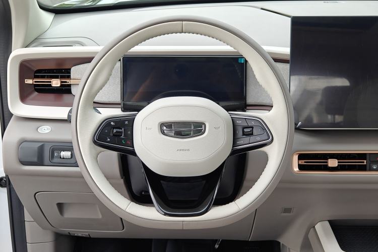Used Geely Auto icon 2026 Model Chocolate 1.5TD Pure & Refined Edition Steering Wheel