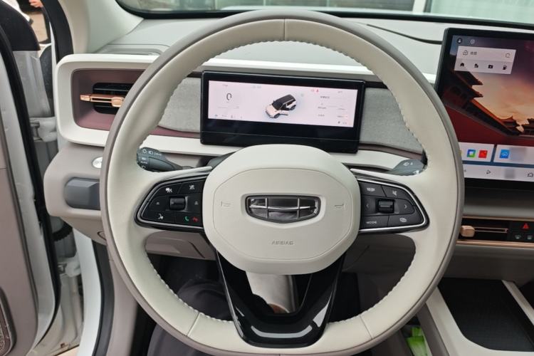 Used Geely Auto icon 2026 Model Chocolate 1.5TD Pure & Refined Edition Steering Wheel