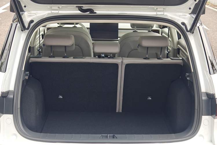 Used Geely Auto icon 2026 Model Chocolate 1.5TD Pure & Refined Edition Trunk