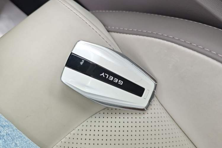 Used Geely Auto icon 2026 Model Chocolate 1.5TD Pure & Refined Edition Vehicle Key