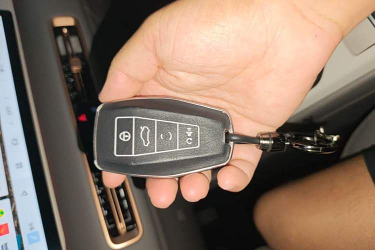 Used Geely Auto icon 2026 Model Chocolate 1.5TD Pure & Refined Edition Vehicle Key