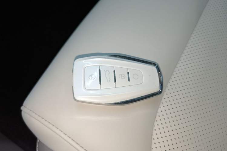 Used Geely Auto icon 2026 Model Chocolate 1.5TD Pure & Refined Edition Vehicle Key