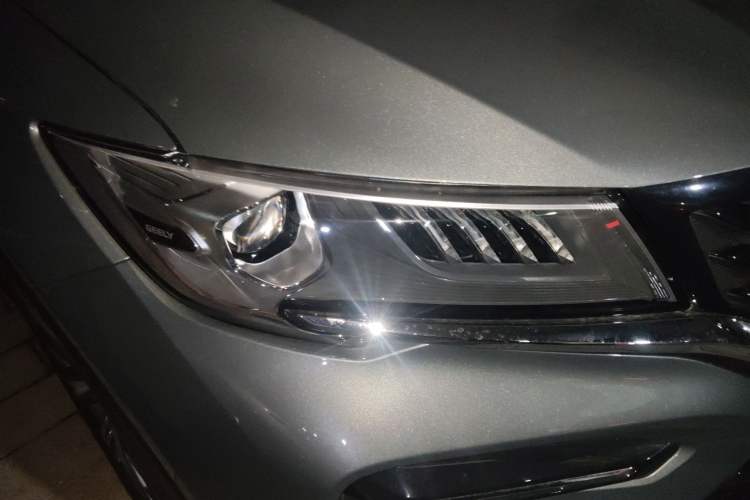 Used Geely Auto Jiajie 2025 1.5TD DCT Pengcheng Edition Right Front Headlight