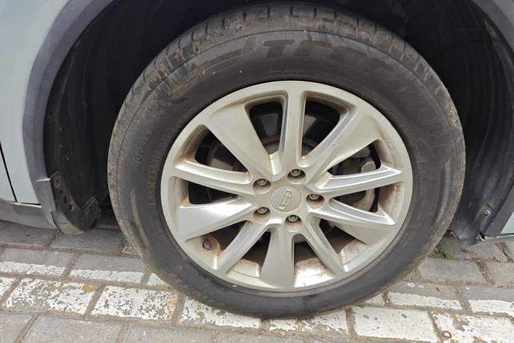 Used Geely Auto Jiajie 2019 1.8TD Automatic Enjoyment Model Right Front Wheel Hub