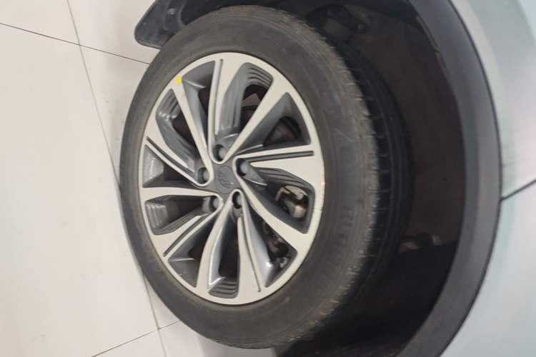 Used Geely Auto Jiajie 2019 1.5TD MHEV DCT Deluxe Edition Right Rear Wheel Hub