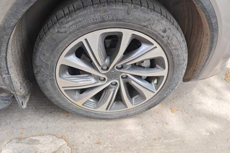 Used Geely Auto Jiajie 2019 1.8TD Automatic Luxury Model Right Front Wheel Hub