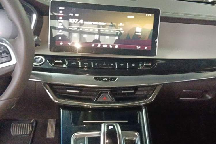 Used Geely Auto Jiajie 2019 1.5TD MHEV DCT Luxury Edition Audio And AC Panel