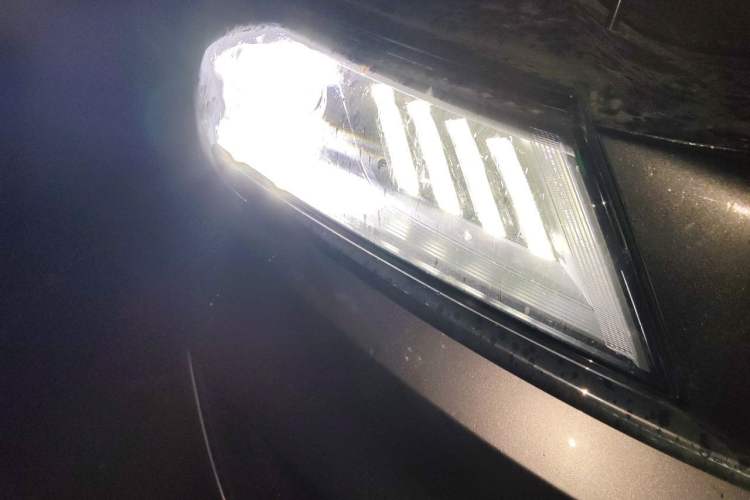 Used Geely Auto Jiajie 2019 1.8TD Automatic Luxury Model Right Front Headlight