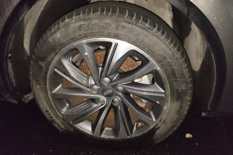 Used Geely Auto Jiajie 2019 1.8TD Automatic Luxury Model Right Front Wheel Hub