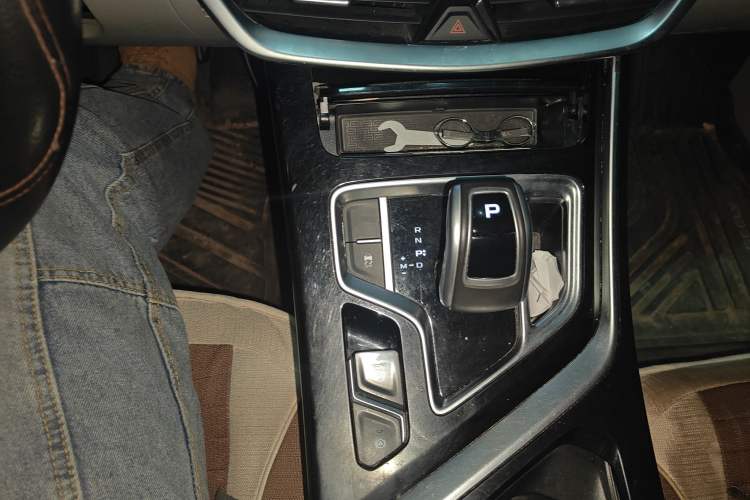 Used Geely Auto Jiajie 2019 1.8TD Automatic Comfort Edition Gear Lever