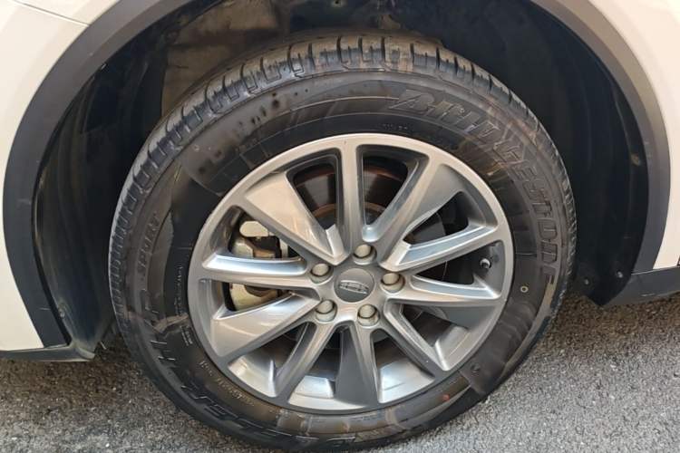 Used Geely Auto Jiajie 2019 1.8TD Automatic Enjoyment Model Left Front Wheel Hub
