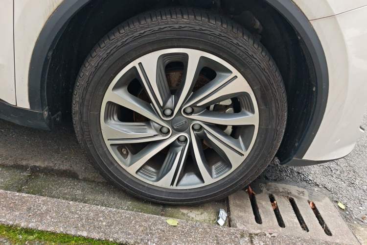 Used Geely Auto Jiajie 2019 1.5TD MHEV DCT Deluxe Edition Right Front Wheel Hub