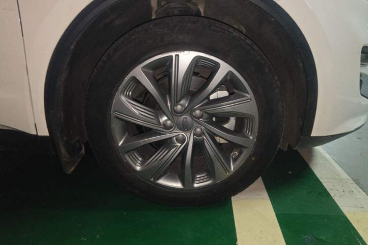 Used Geely Auto Jiajie 2019 1.8TD Automatic Luxury Model Right Front Wheel Hub