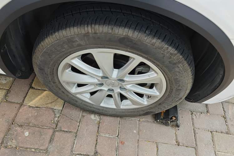 Used Geely Auto Jiajie  Right Front Wheel Hub