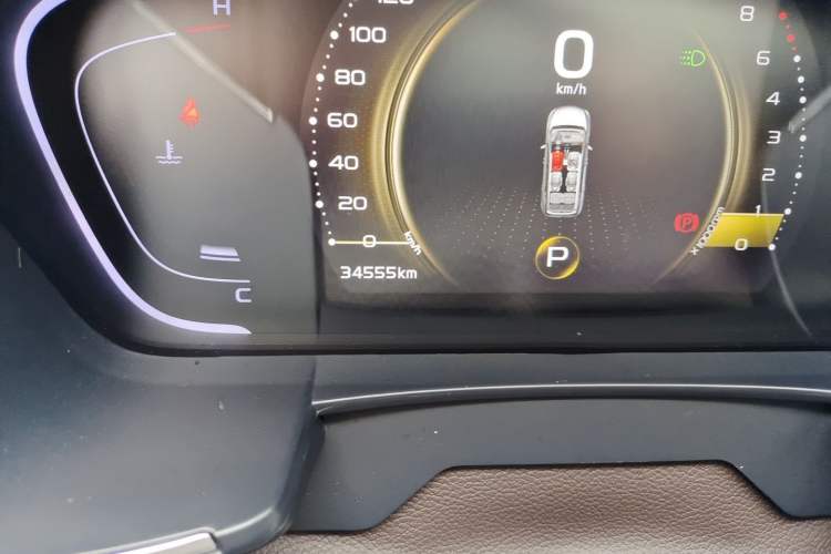 Used Geely Auto Jiajie 2021 1.8TD DCT Luxury Model Odometer Close Up