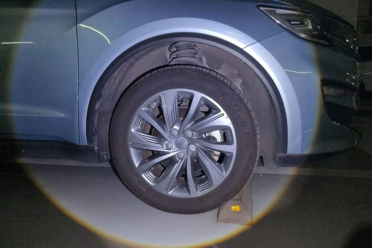 Used Geely Auto Jiajie 2021 Zhiqing 1.5TD DCT Luxury Model Right Front Wheel Hub