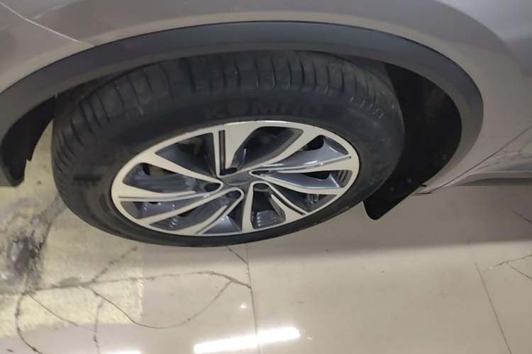 Used Geely Auto Jiajie 2021 1.8TD DCT Luxury Model Left Front Wheel Hub