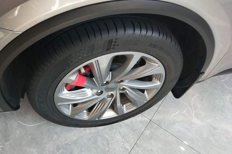 Used Geely Auto Jiajie 2021 1.8TD DCT Luxury Model Left Front Wheel Hub