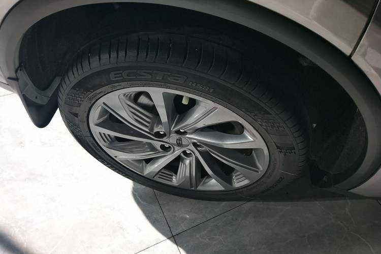 Used Geely Auto Jiajie 2021 1.8TD DCT Luxury Model Right Rear Wheel Hub
