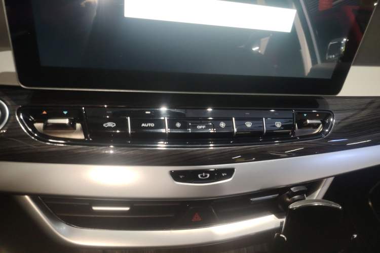 Used Geely Auto Jiajie 2021 Zhiqing 1.5TD DCT Luxury Model Audio And AC Panel