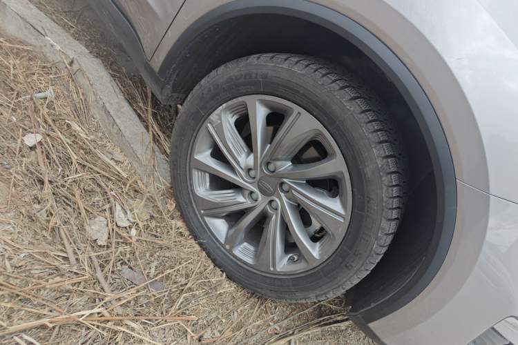 Used Geely Auto Jiajie 2021 Zhiqing 1.5TD DCT Luxury Model Right Front Wheel Hub