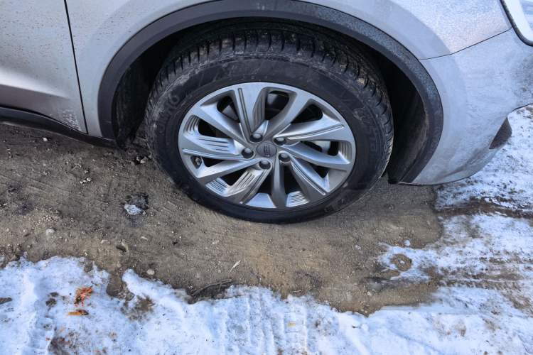 Used Geely Auto Jiajie 2021 1.8TD DCT Luxury Model Right Front Wheel Hub