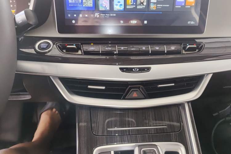 Used Geely Auto Jiajie 2021 1.8TD DCT Luxury Model Audio And AC Panel