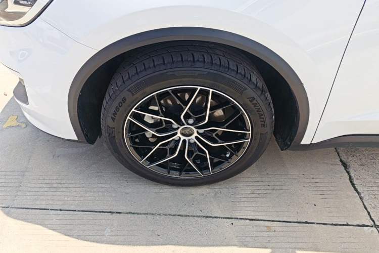 Used Geely Auto Jiajie 2021 1.8TD DCT Luxury Model Left Front Wheel Hub