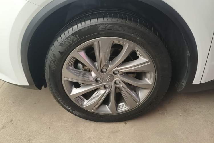 Used Geely Auto Jiajie 2021 1.8TD DCT Luxury Model Left Front Wheel Hub