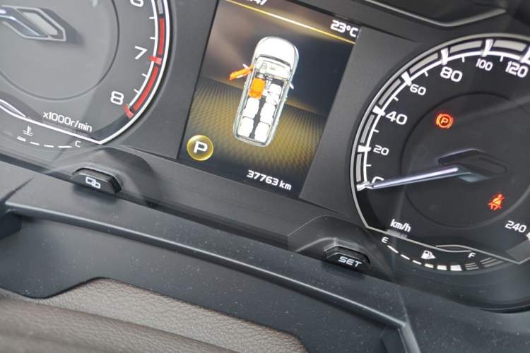 Used Geely Auto Jiajie 2021 1.8TD DCT Comfort Model Odometer Close Up