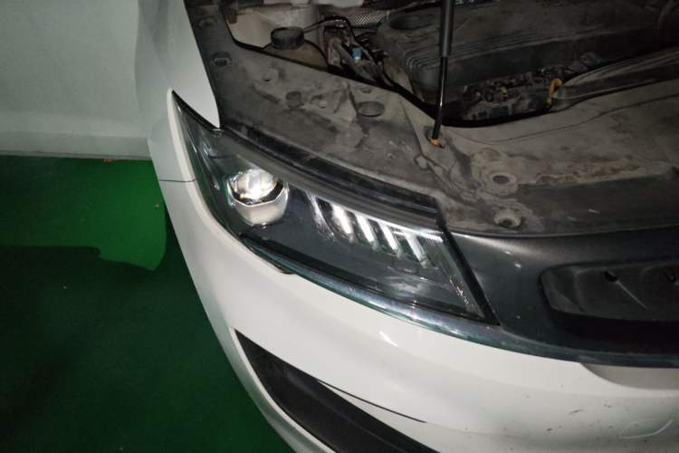 Used Geely Auto Jiajie 2021 1.8TD DCT Luxury Model Right Front Headlight