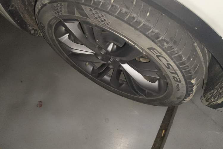 Used Geely Auto Jiajie 2021 1.8TD DCT Luxury Model Right Front Wheel Hub