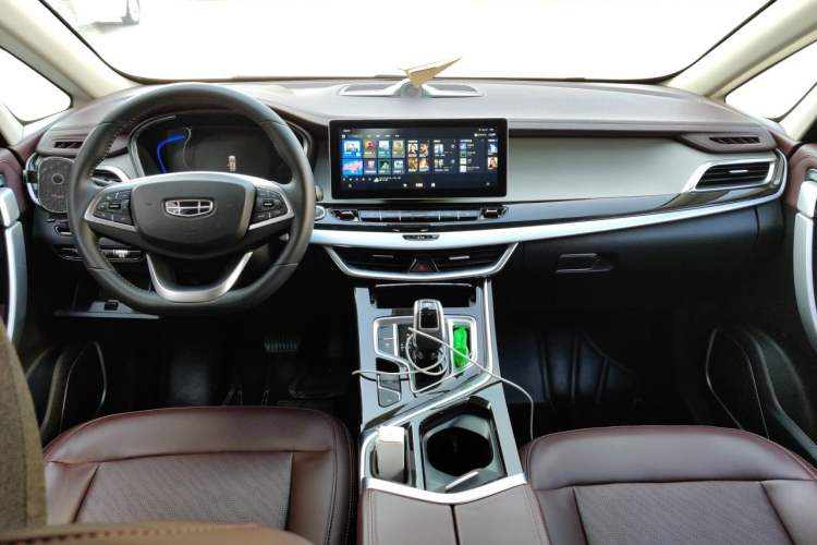 Used Geely Auto Jiajie 2022 1.8TD DCT Platinum Luxury Edition Center Console