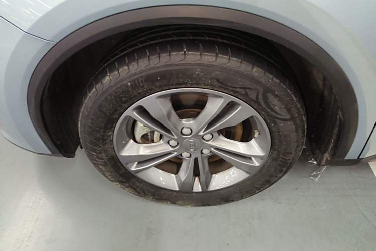 Used Geely Auto Jiajie 2022 1.8TD DCT Platinum Comfort Model Left Front Wheel Hub