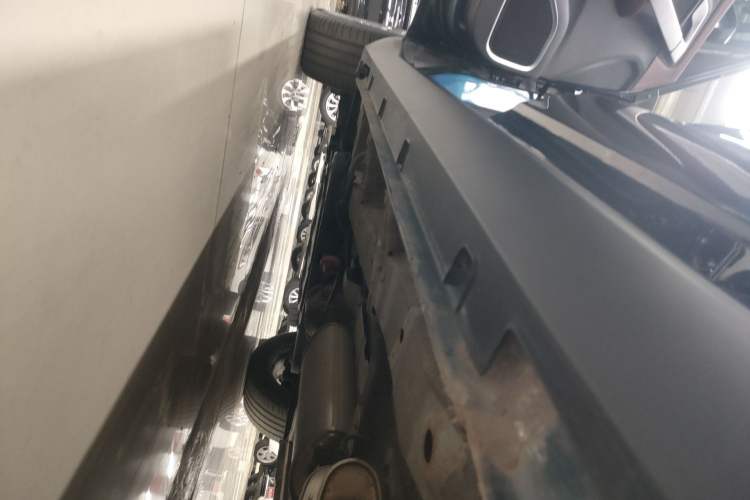 Used Geely Auto Jiajie 2022 1.8TD DCT Platinum Luxury Edition Left Side Sill